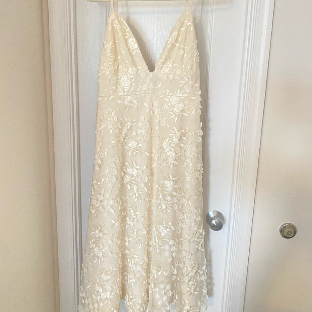 Beautiful vneck with straps Lulus Dress Size L